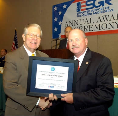 Thomas Wessels presenting Gary Mitchell with certificate. Thomas Wessels presenting Gary Mitchell with certificate.